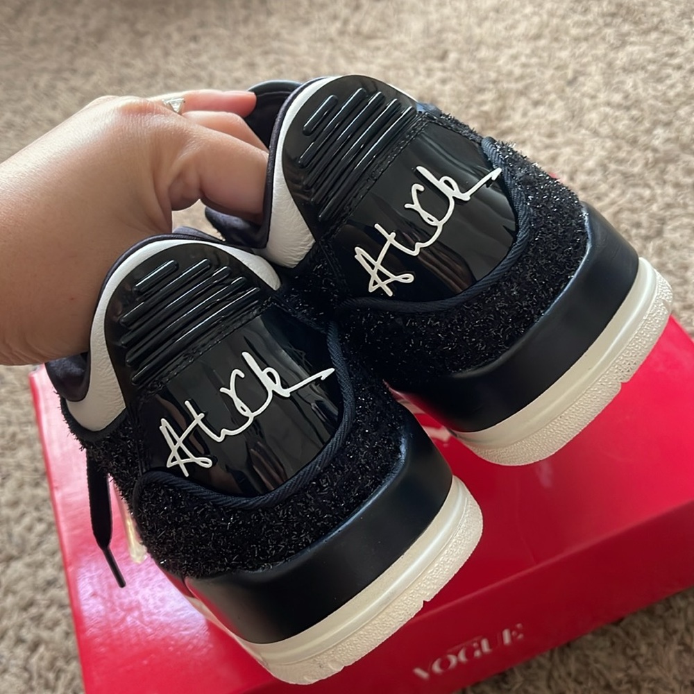 Air Jordan 3 Retro Awok Vogue Edition Sneakers 8.5 - Picture 6 of 13